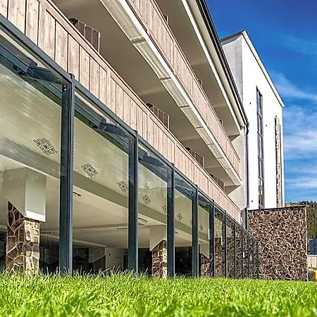 Otel Tri Sestry 4*