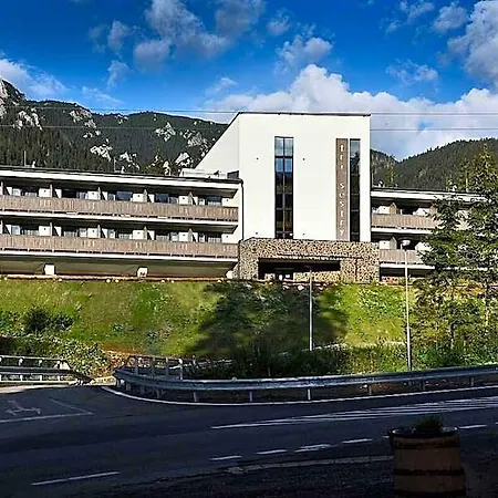 Tri Sestry Otel 4*
