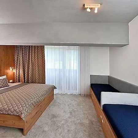 Tri Sestry 4*